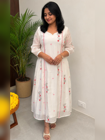 Embroidery kurti in mulchanderi