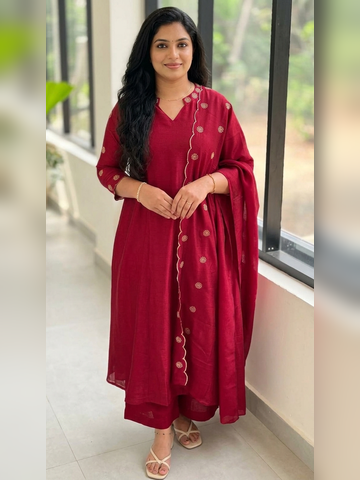 Top and scalloped dupatta in vichitra silk